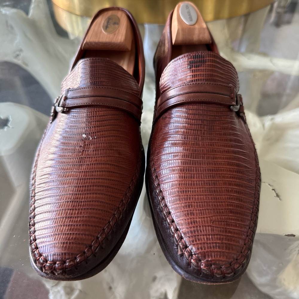 Vero Cuoio Textured Brown Loafers